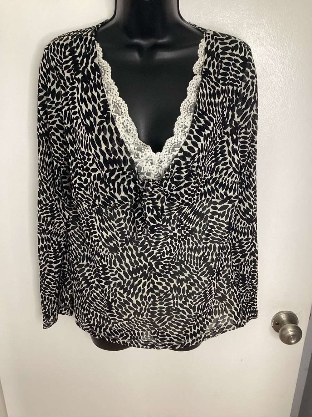 Vintage Emma James Black & White Lace-Trim V-Neck Blouse L